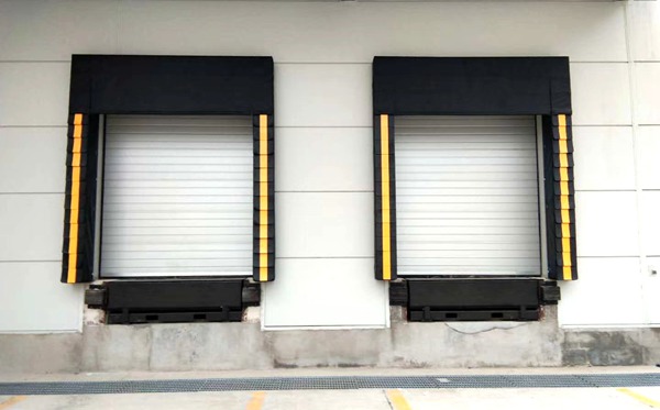 食品工廠出貨口工業(yè)滑升門好處縮略圖 食品工廠出貨口工業(yè)滑升門好處縮略圖